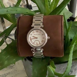 NWT Michael Kors Skylar women’s watch